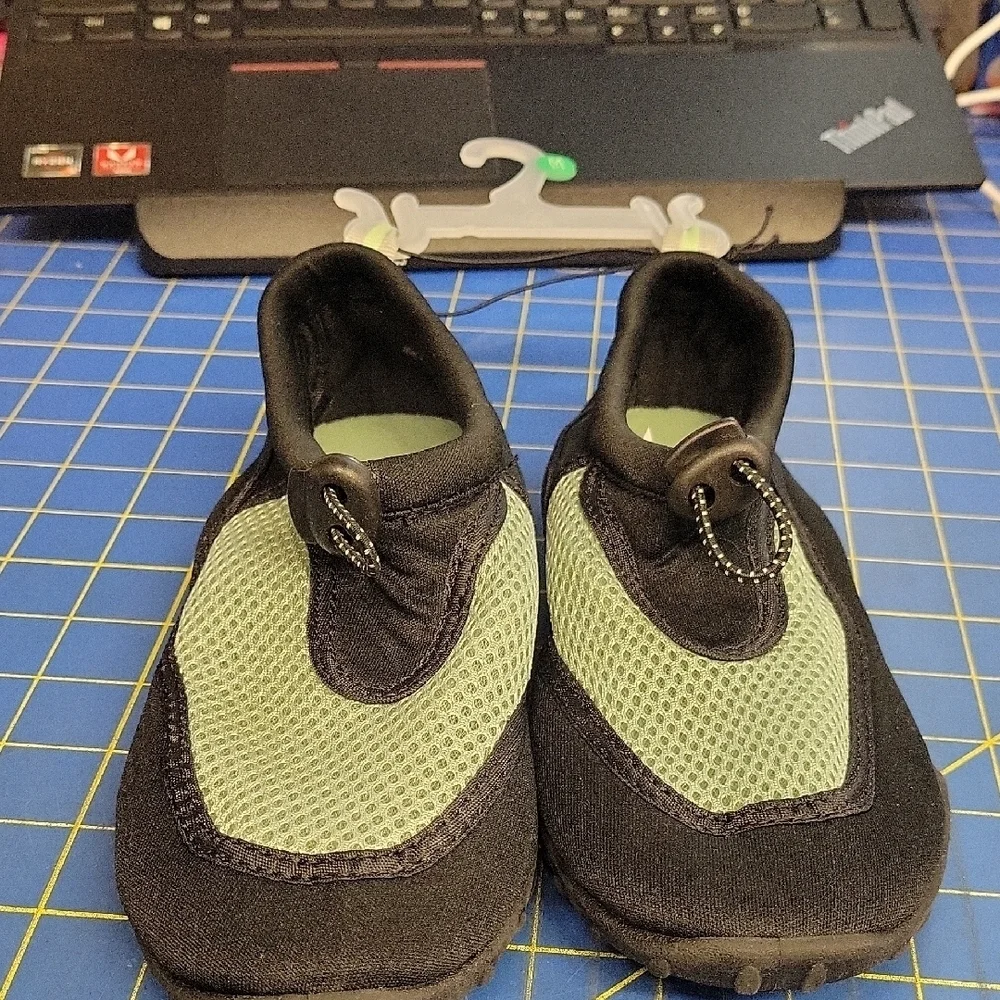 Kids Water Shoes Black and Green Size 2/3